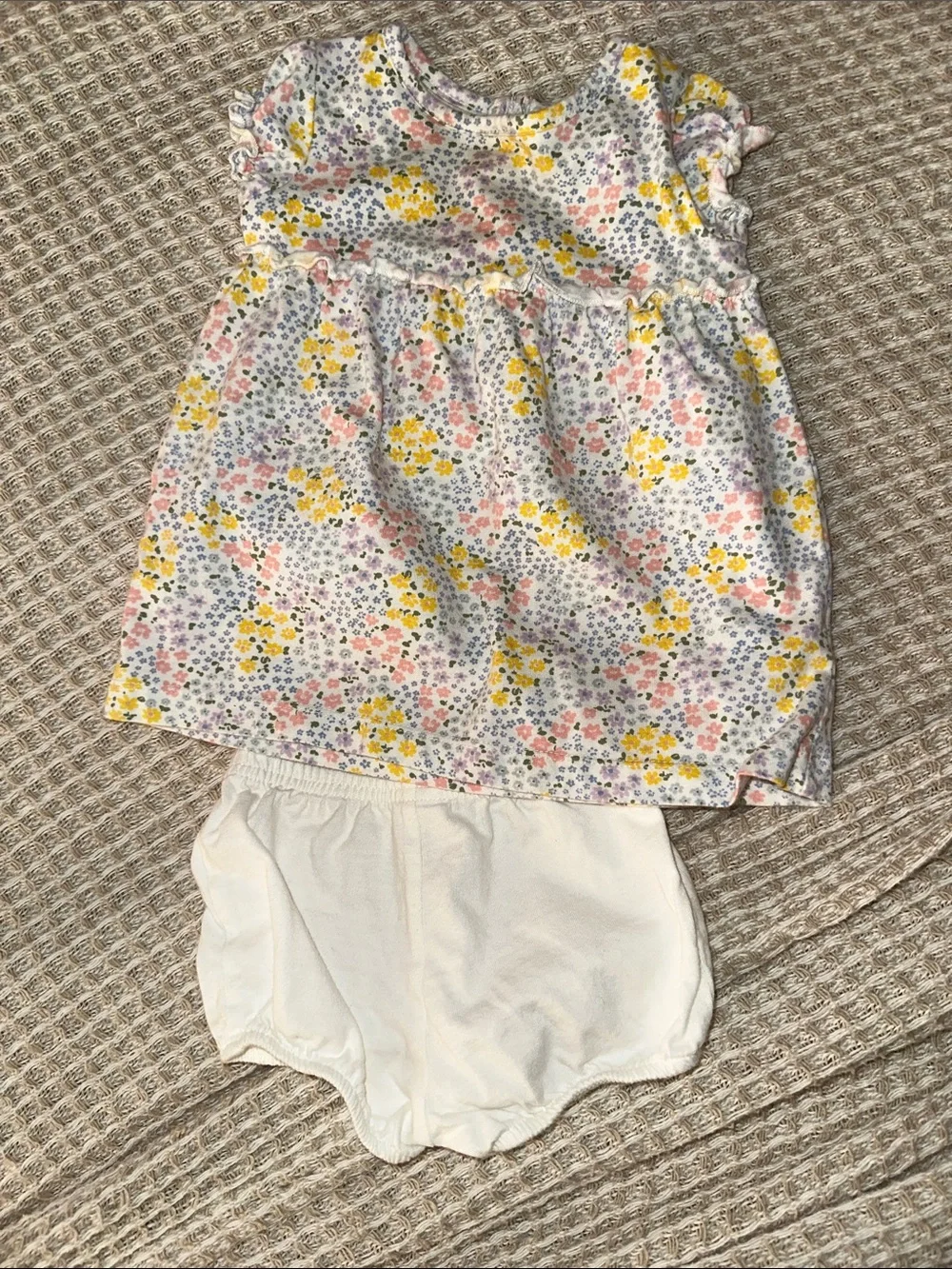 Bundle of 6 baby girl outfits